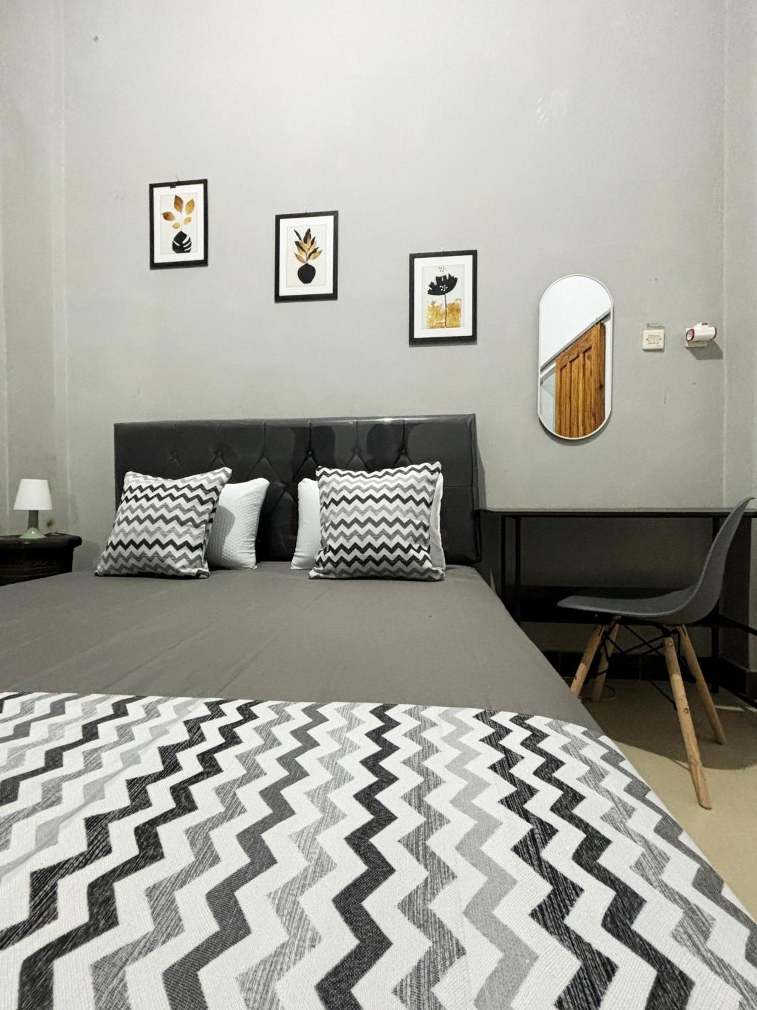Jogja Day Inn Yogyakarta Bagian luar foto