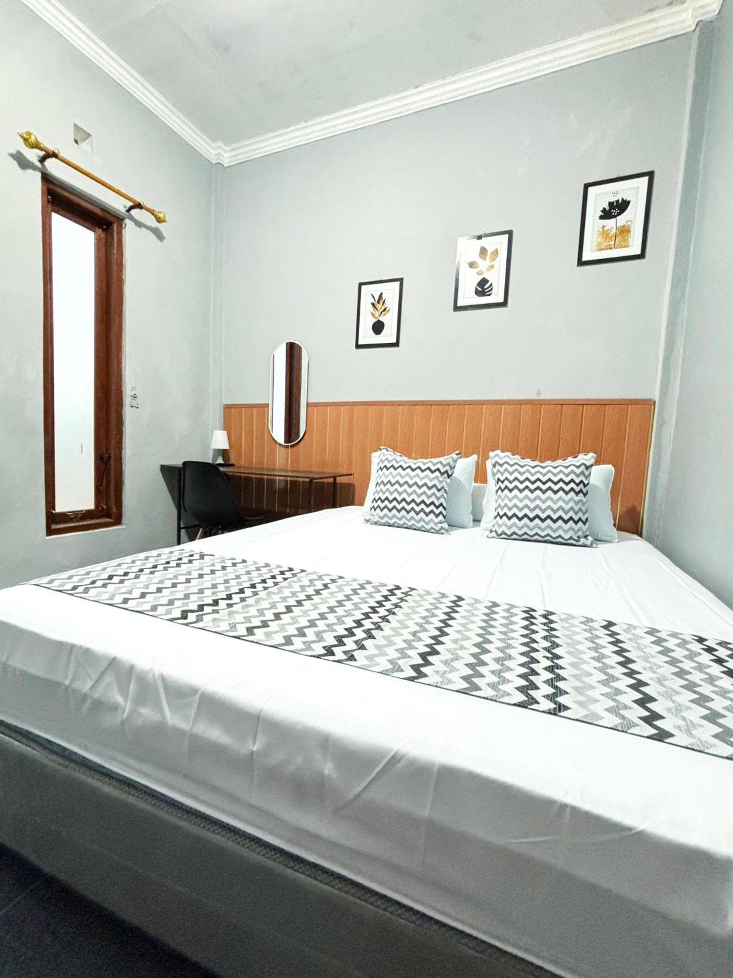 Jogja Day Inn Yogyakarta Bagian luar foto