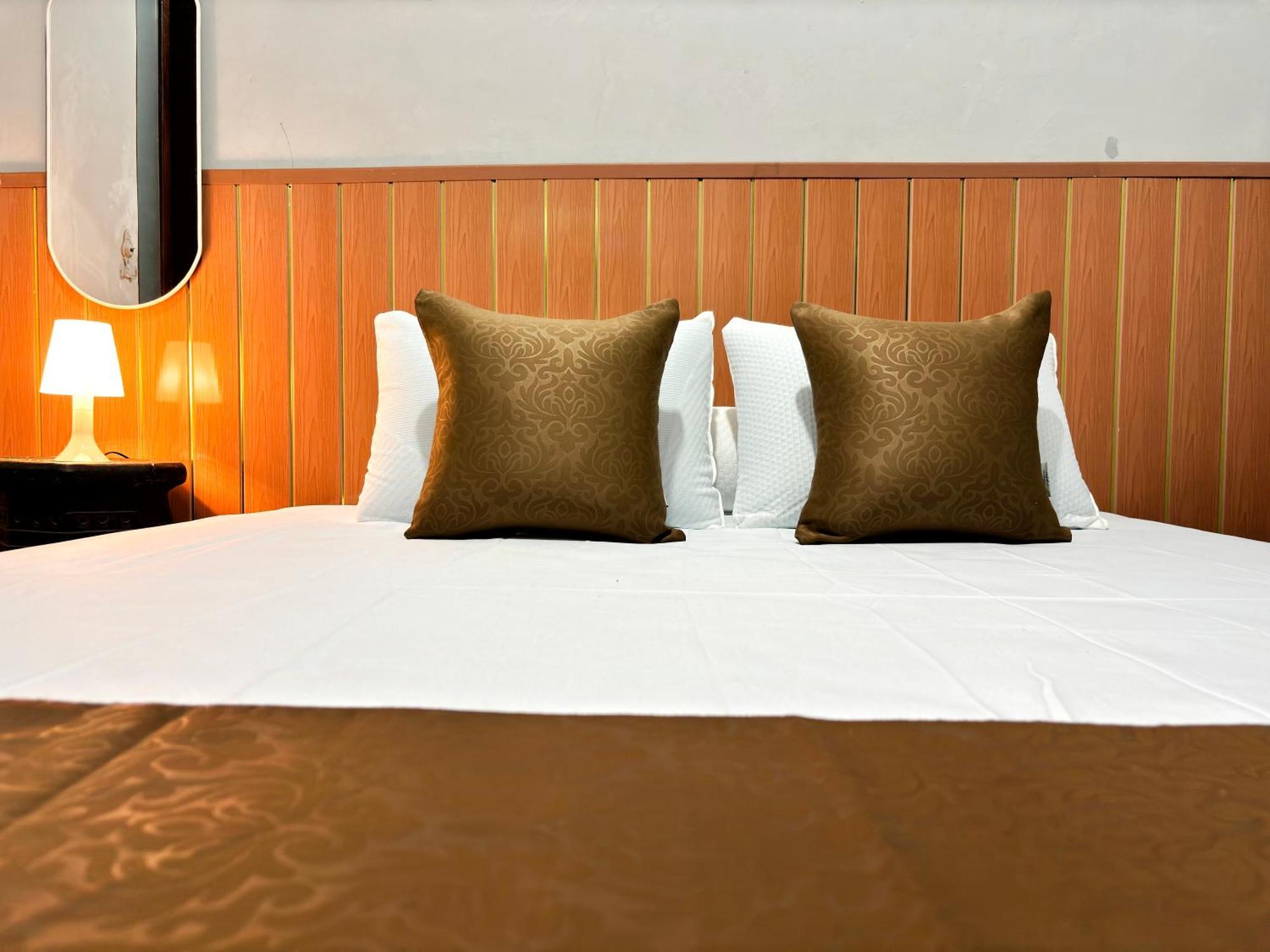 Jogja Day Inn Yogyakarta Bagian luar foto