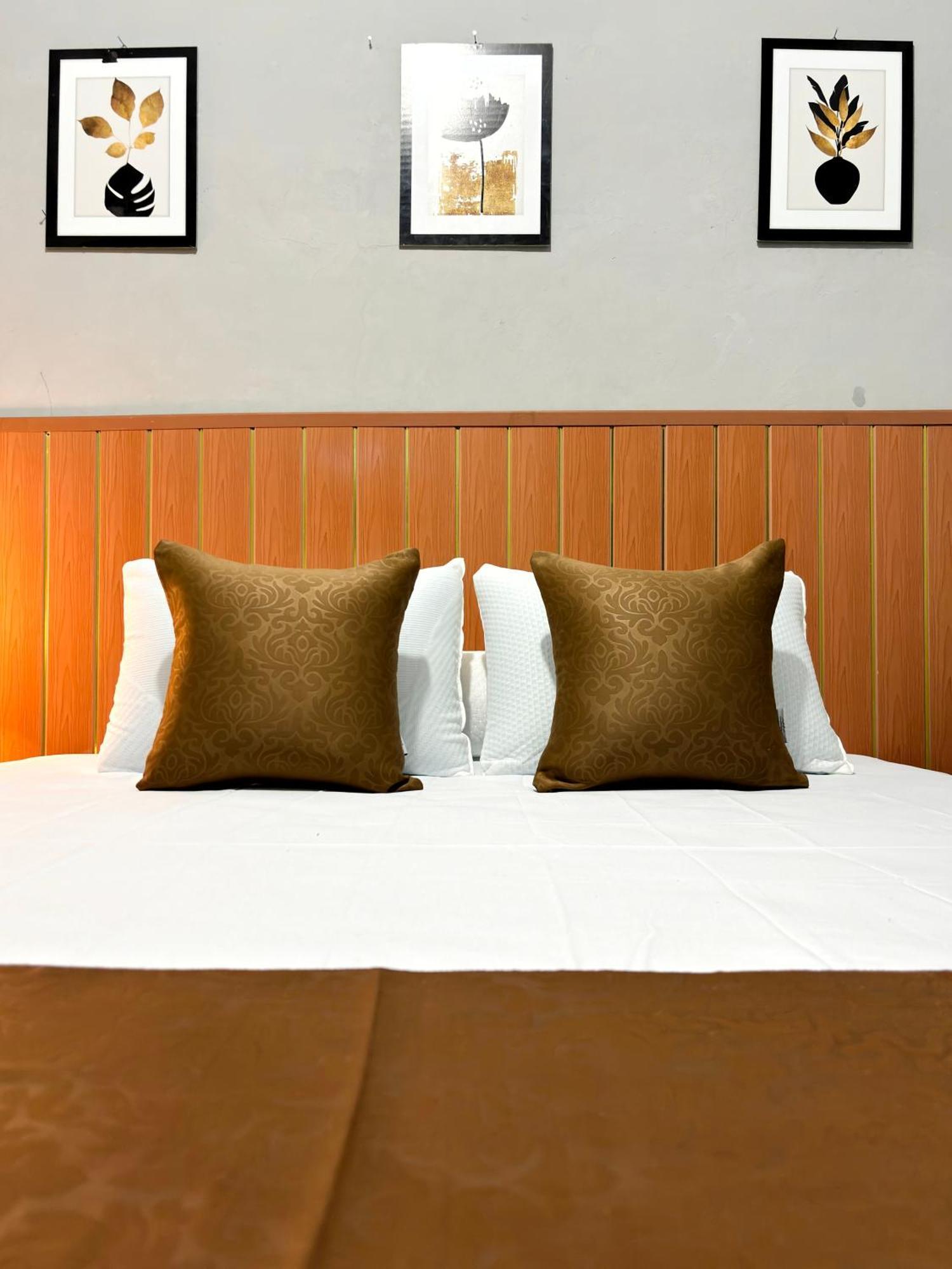 Jogja Day Inn Yogyakarta Bagian luar foto