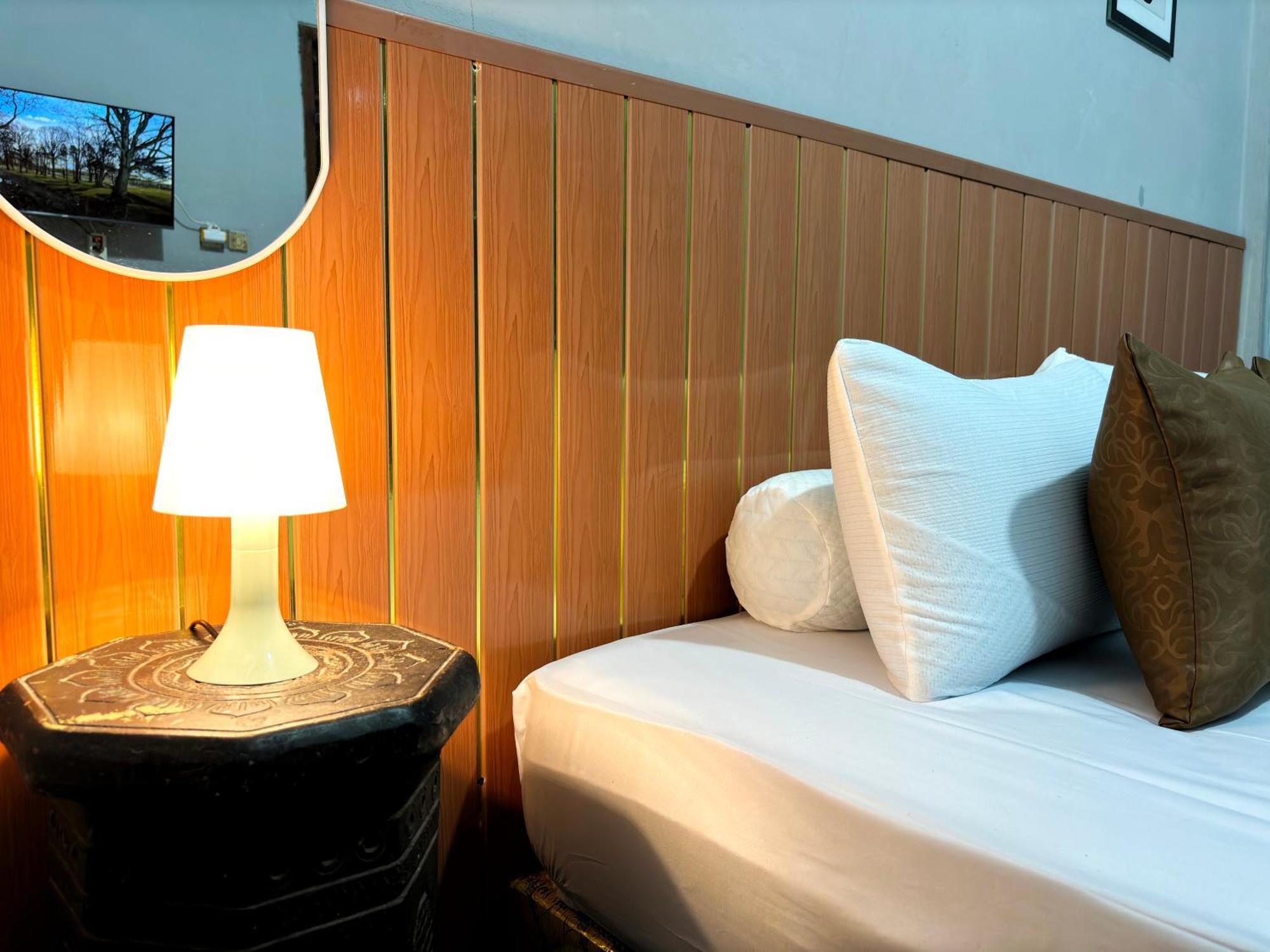 Jogja Day Inn Yogyakarta Bagian luar foto