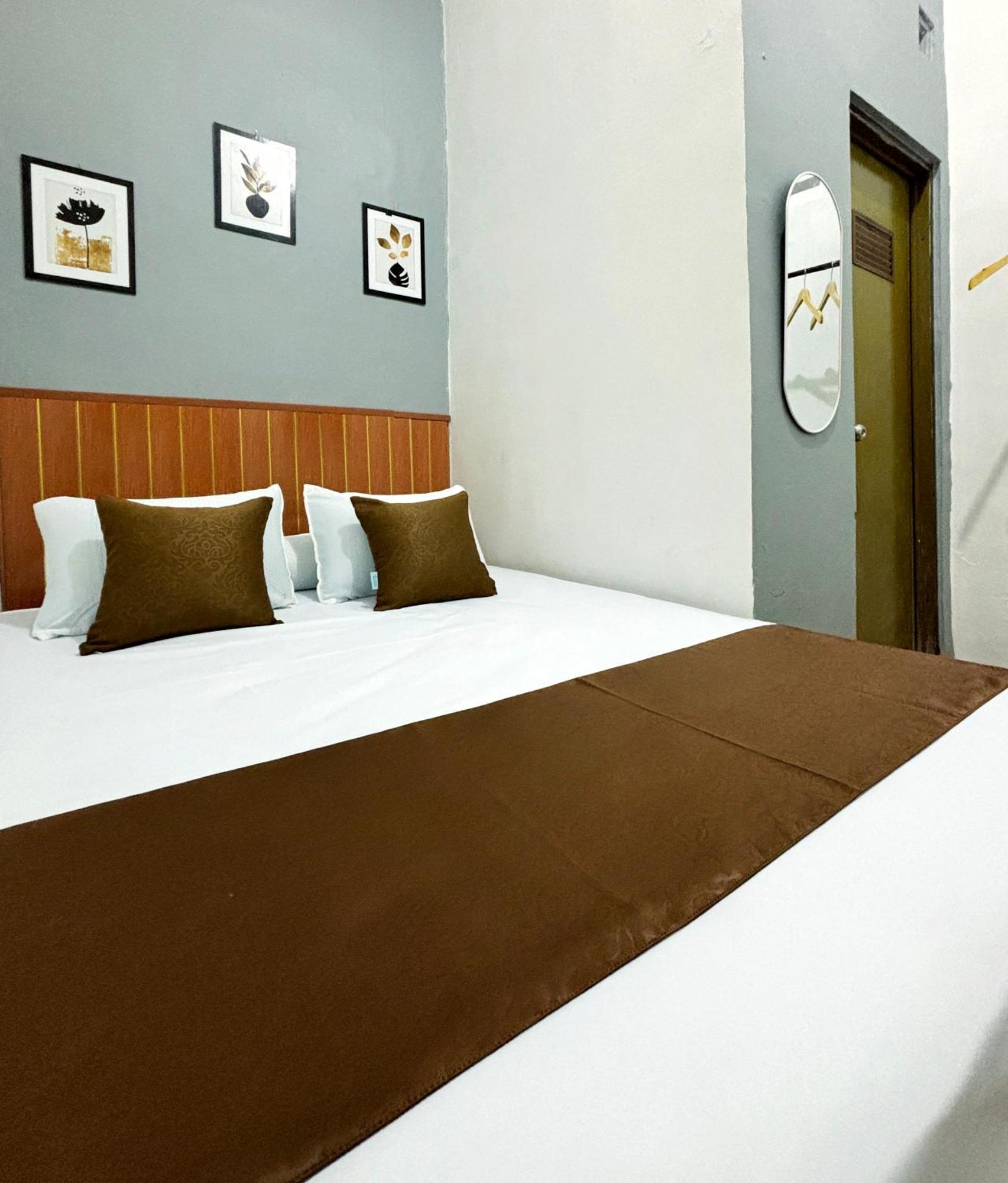 Jogja Day Inn Yogyakarta Bagian luar foto