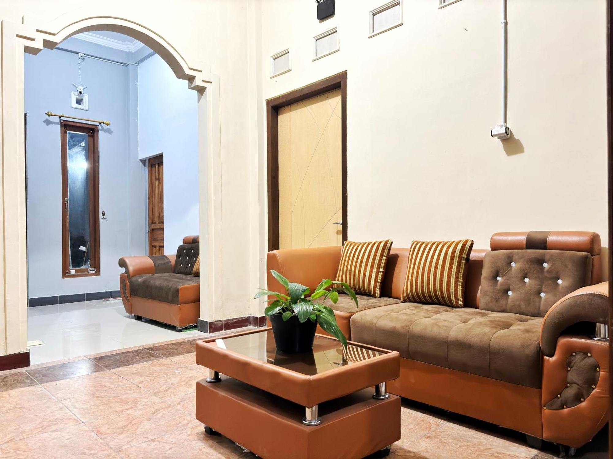 Jogja Day Inn Yogyakarta Bagian luar foto